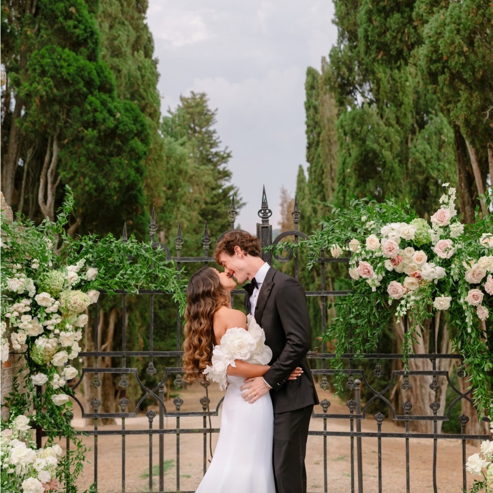 Oscar de la Renta Wedding Dress - Picture 5 of 5